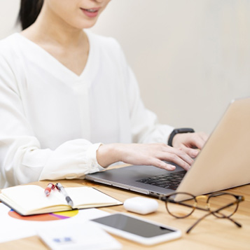 デスク周りを整えると運気アップのイメージ